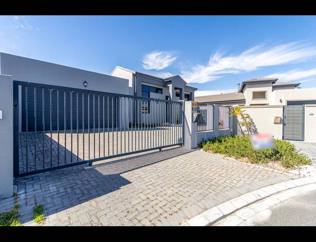 4 BEDROOM FREEHOLD FOR SALE IN PARKLANDS NORTH
